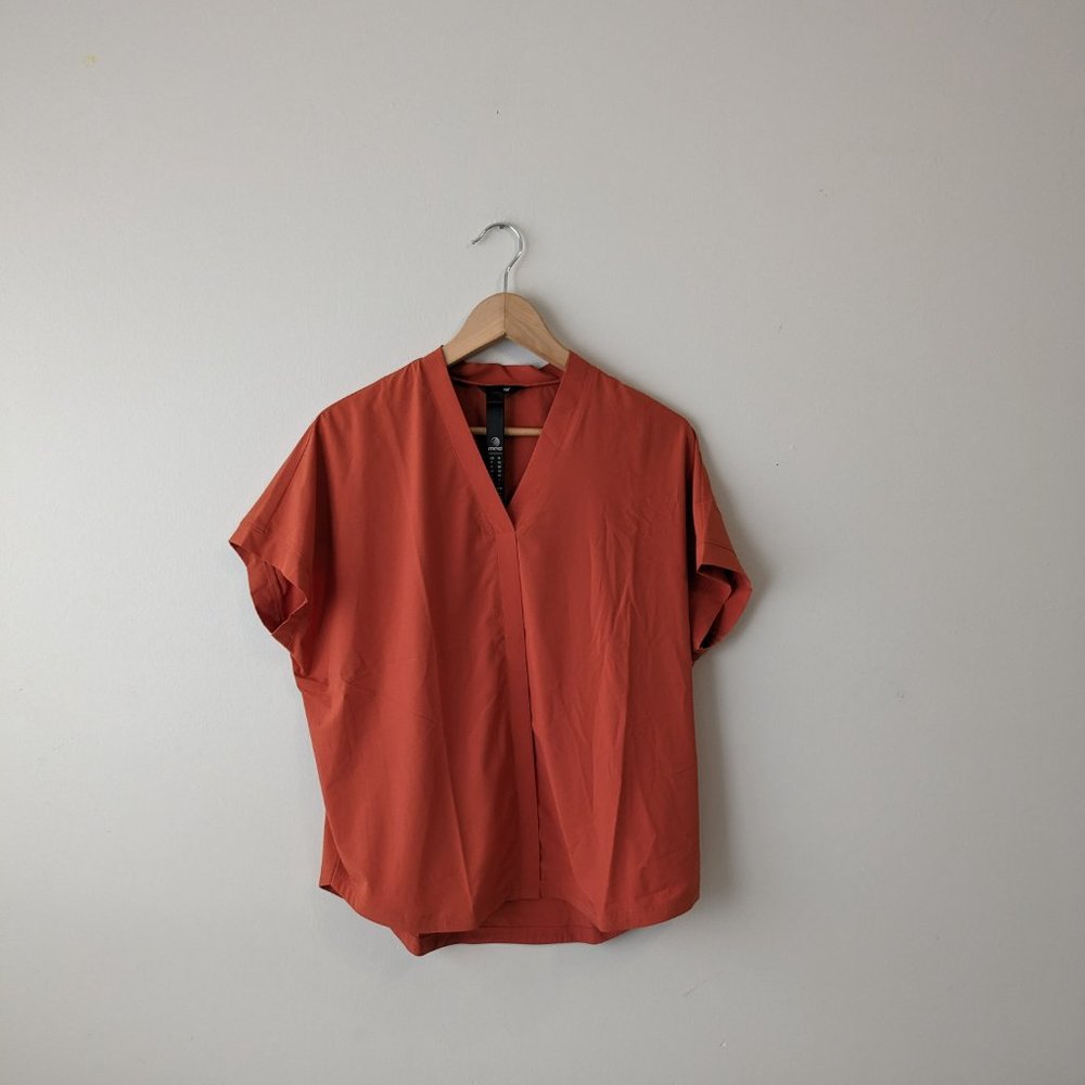 MPG | Terracotta Attitude V-Neck Top